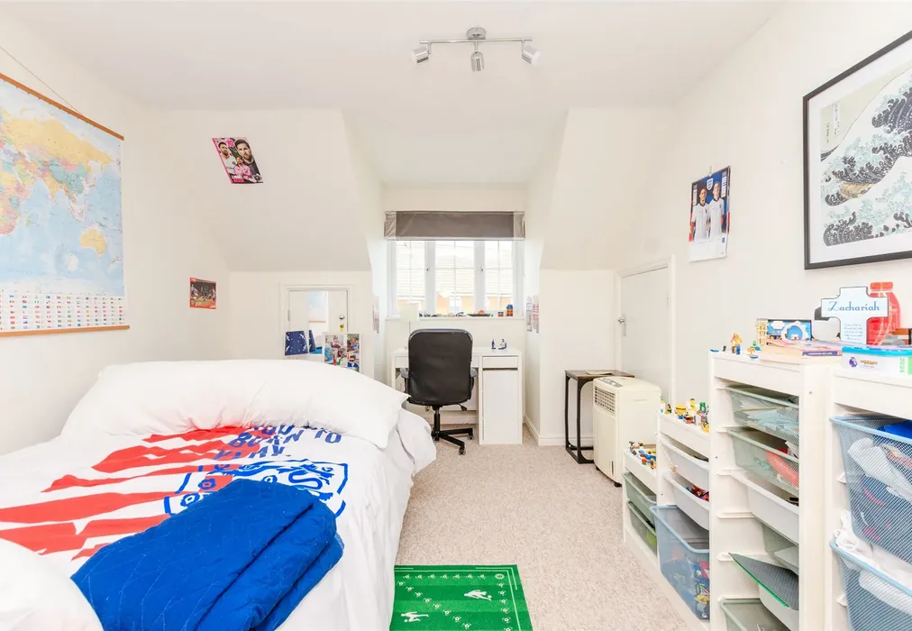 Bedroom 1 - Toad Hall Crescent, Chattenden, Rochester, Kent - Wards of Kent