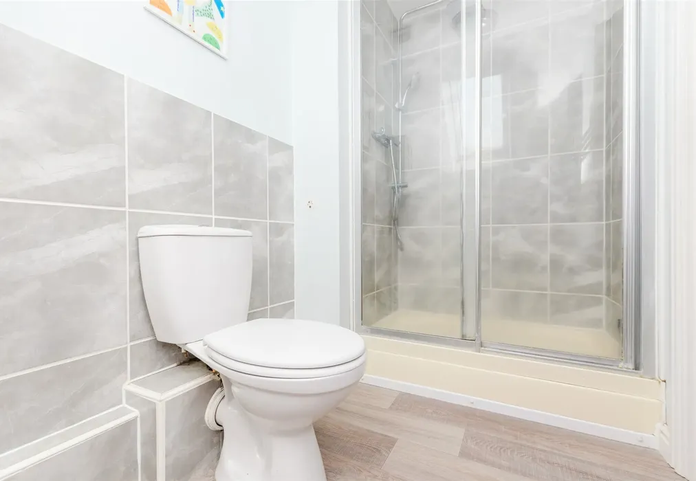 En-Suite Shower Room - Toad Hall Crescent, Chattenden, Rochester, Kent - Wards of Kent