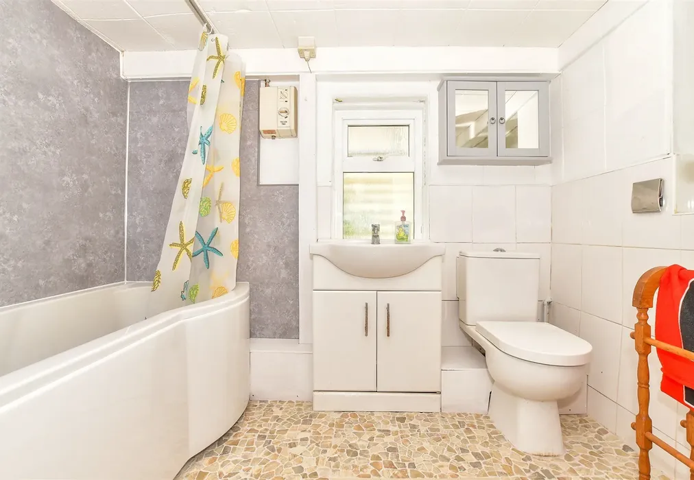 Bathroom - St. Mary's Road, Dymchurch, Romney Marsh, Kent - Wards of Kent