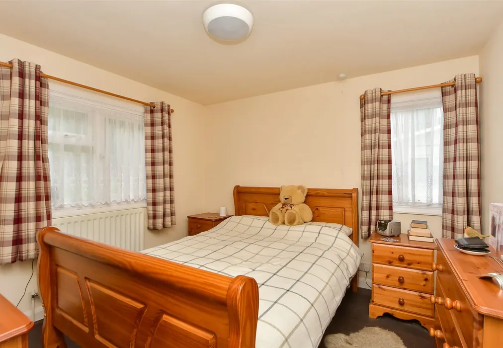 Bedroom 1 - Otterham Quay Lane, Rainham, Gillingham, Kent - Wards of Kent