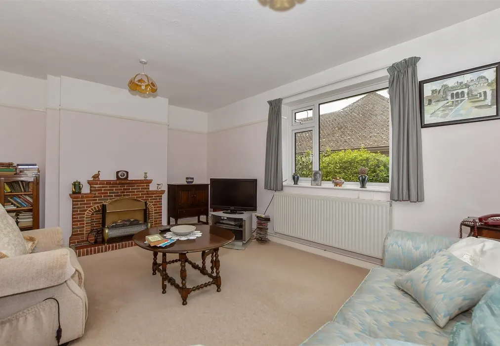 Lounge - Haste Hill Road, Boughton Monchelsea, Maidstone, Kent - Wards of Kent