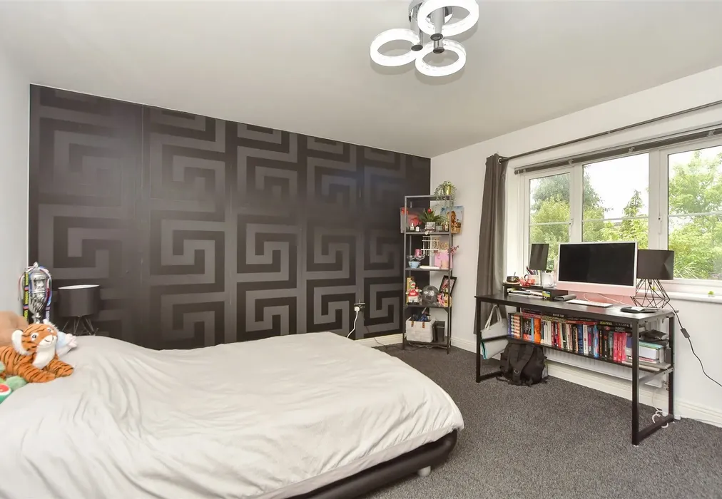 Bedroom 2 - Oaklands, Loose, Maidstone, Kent - Wards of Kent