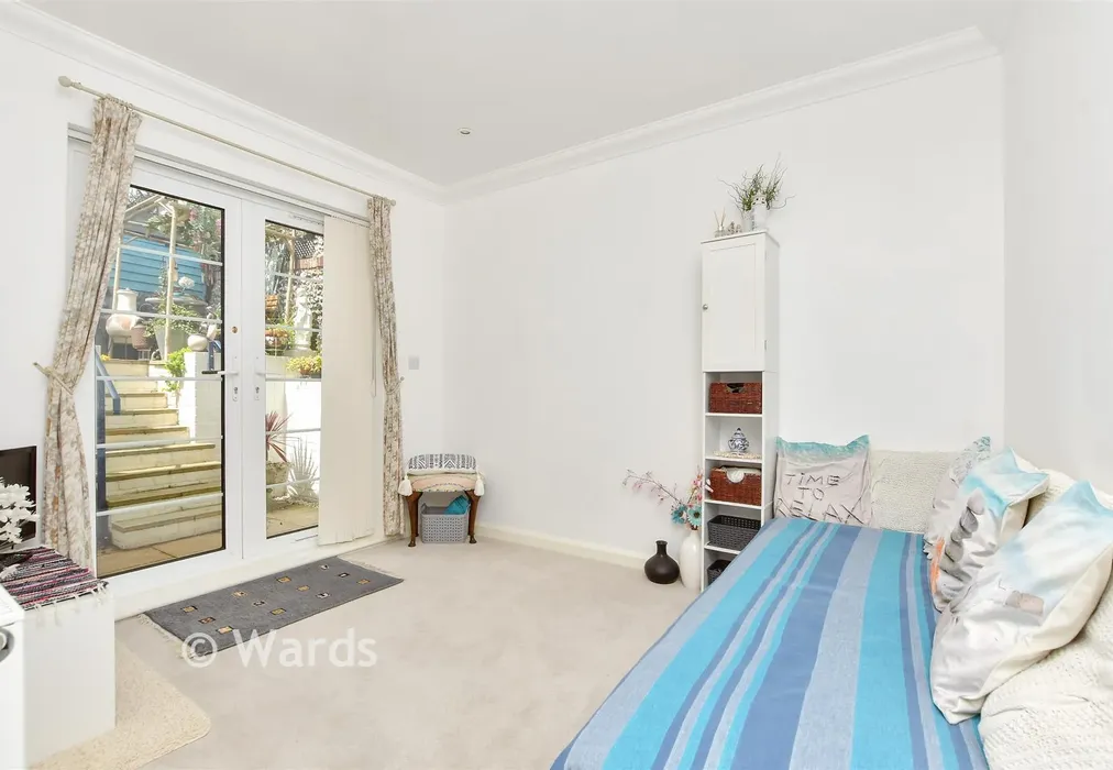 Bedroom 2 - Eastern Esplanade, Broadstairs, Kent - Wards of Kent