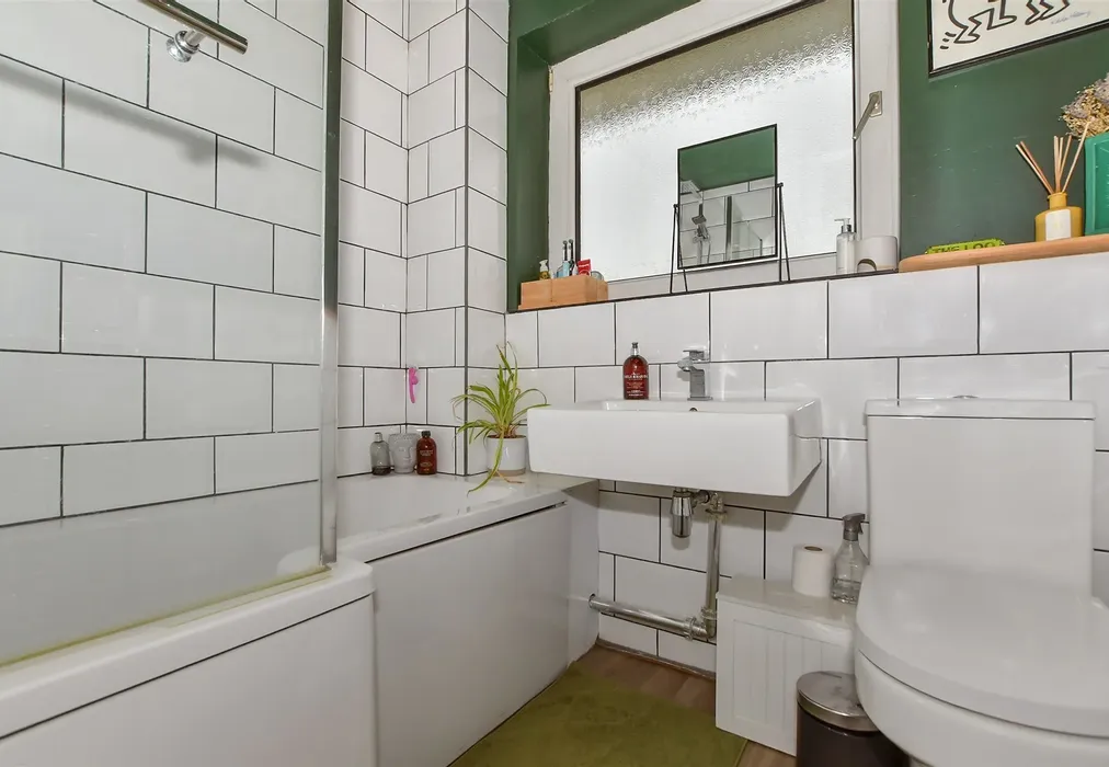 Bathroom - Newbury Avenue, Maidstone, Kent - Wards of Kent