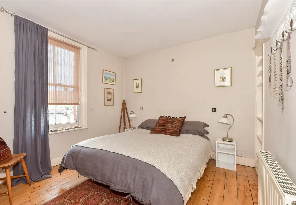 Bedroom 1 - Sydenham Street, Whitstable, Kent - Wards of Kent