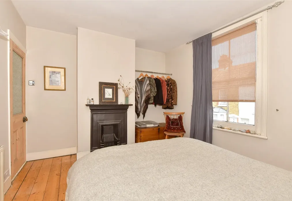 Bedroom 1 - Sydenham Street, Whitstable, Kent - Wards of Kent
