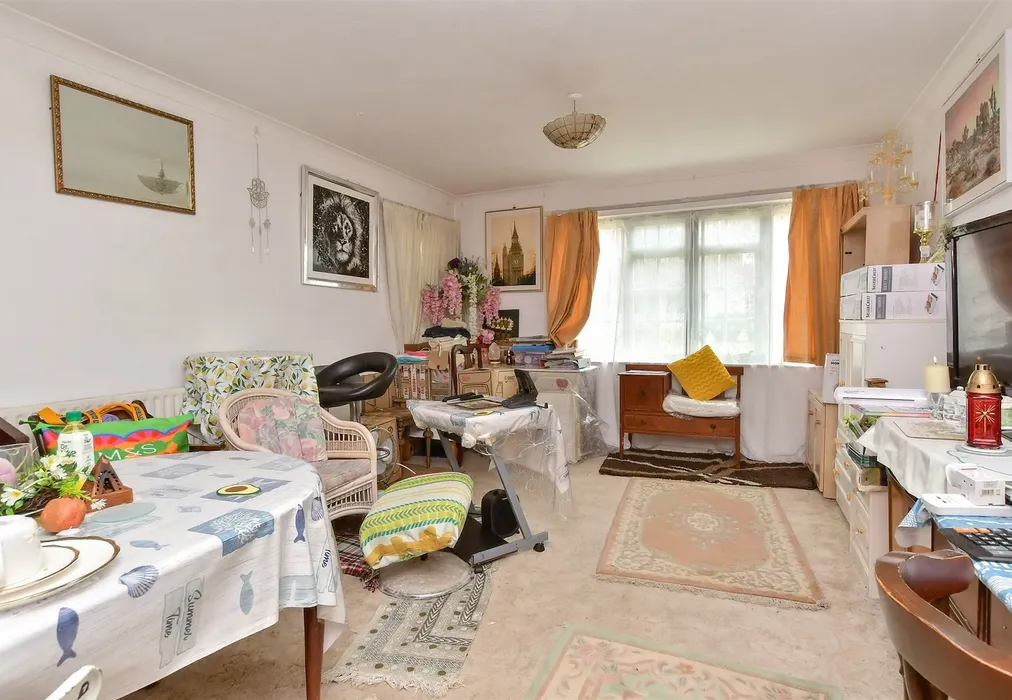 Lounge - Broadwater Street West, Worthing, West Sussex - Wards of Kent