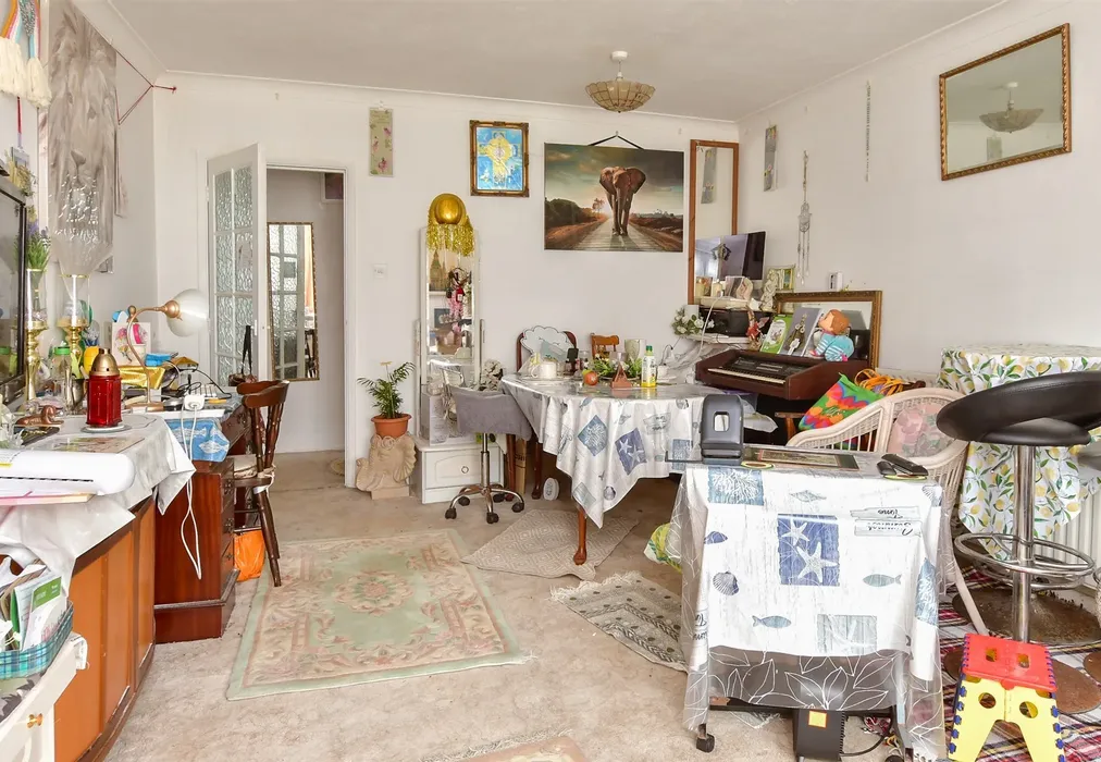 Lounge - Broadwater Street West, Worthing, West Sussex - Wards of Kent