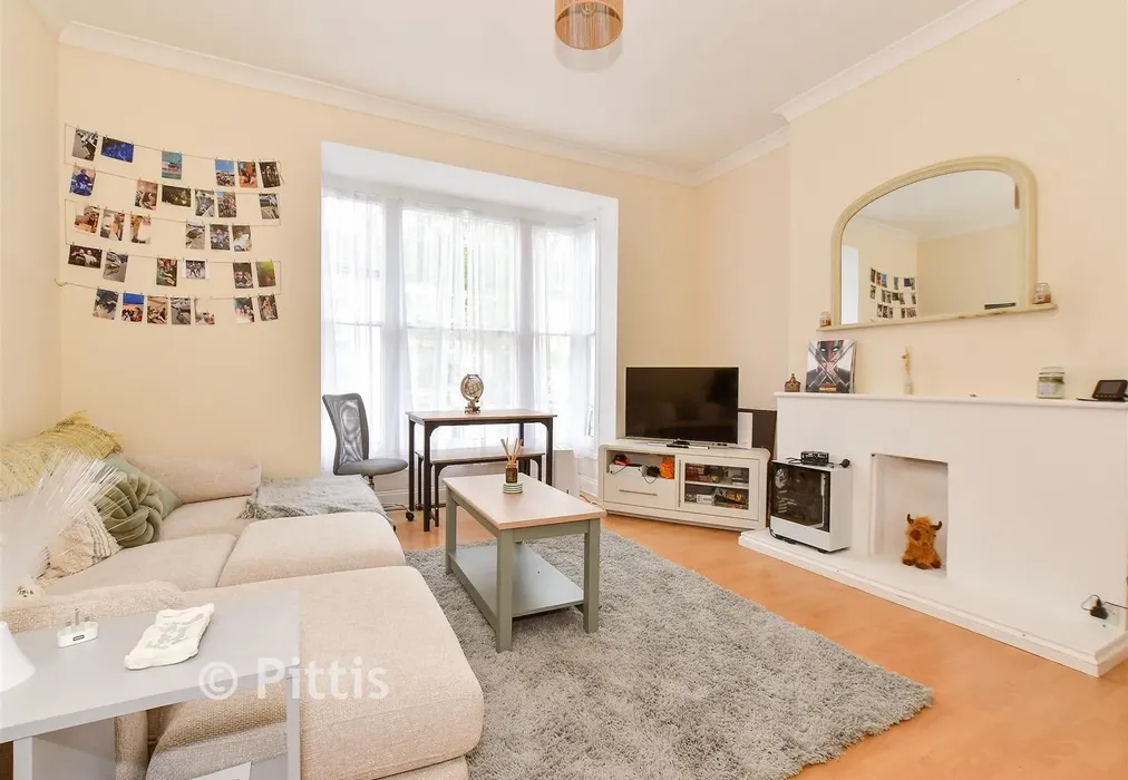 Lounge/ Dining Room* - Carisbrooke Road, Newport, Isle of Wight - Wards of Kent
