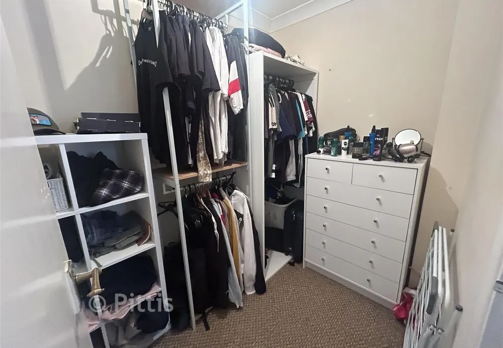Dressing Room - Carisbrooke Road, Newport, Isle of Wight - Wards of Kent