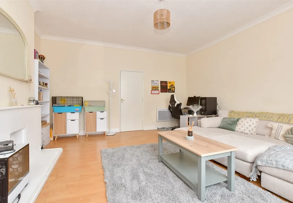 Lounge/ Dining Room - Carisbrooke Road, Newport, Isle of Wight - Wards of Kent