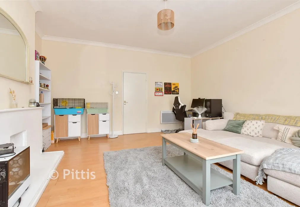 Lounge/ Dining Room - Carisbrooke Road, Newport, Isle of Wight - Wards of Kent