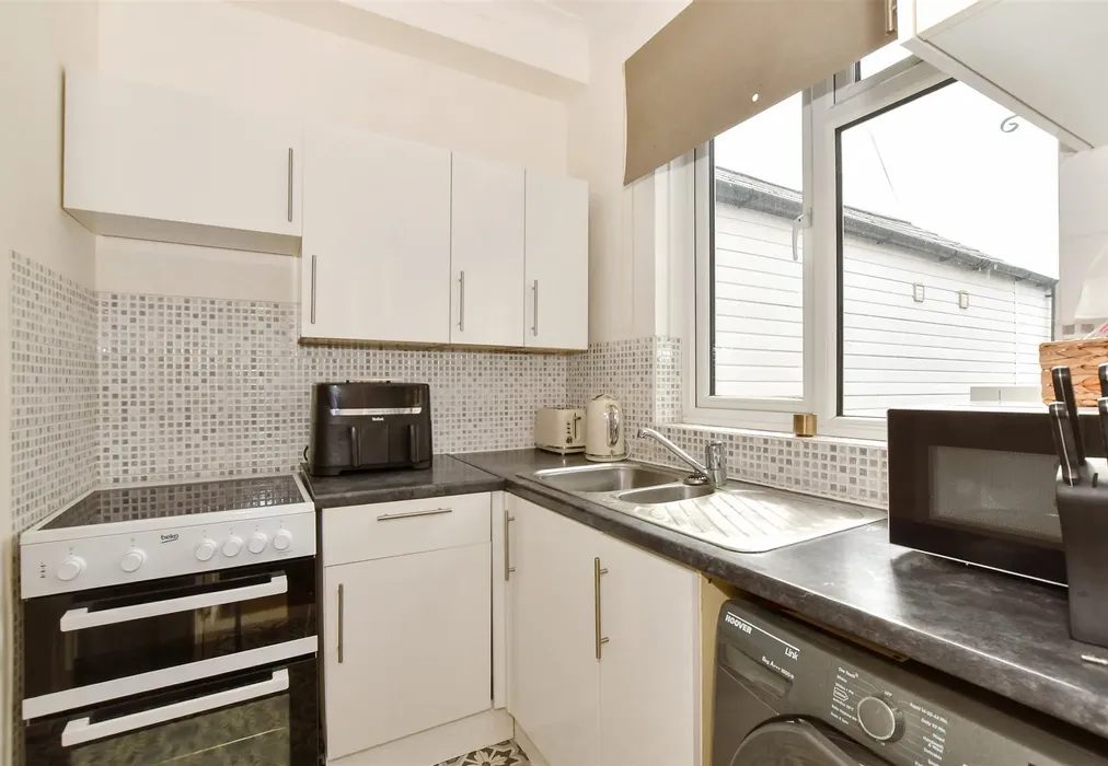 Kitchen - Carisbrooke Road, Newport, Isle of Wight - Wards of Kent