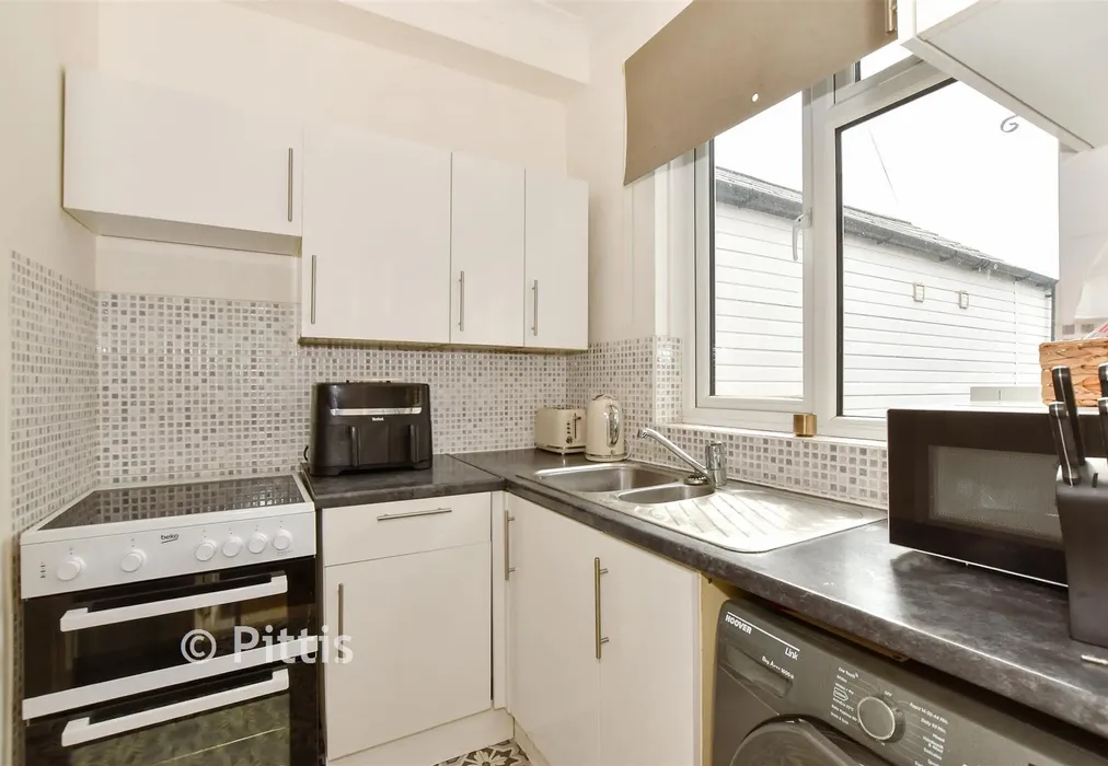 Kitchen - Carisbrooke Road, Newport, Isle of Wight - Wards of Kent