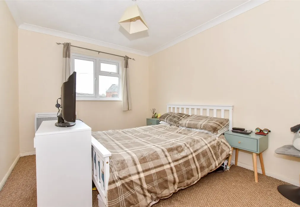 Bedroom - Carisbrooke Road, Newport, Isle of Wight - Wards of Kent