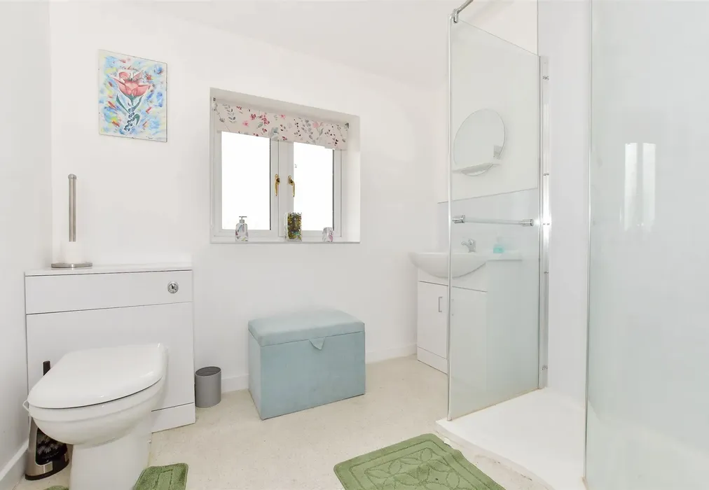 Shower Room - Redsull Avenue, Deal, Kent - Wards of Kent