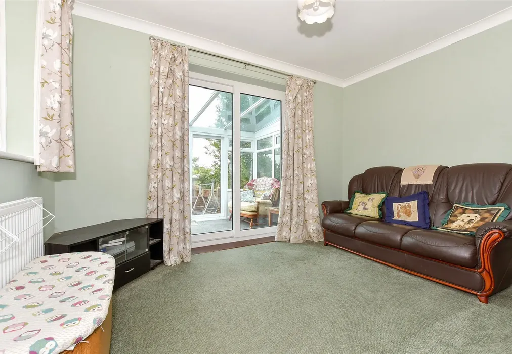 Family Room - Redsull Avenue, Deal, Kent - Wards of Kent