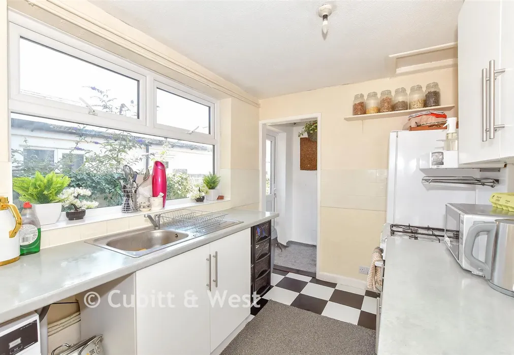 Kitchen - Winchester Road, Portsmouth, Hampshire - Wards of Kent