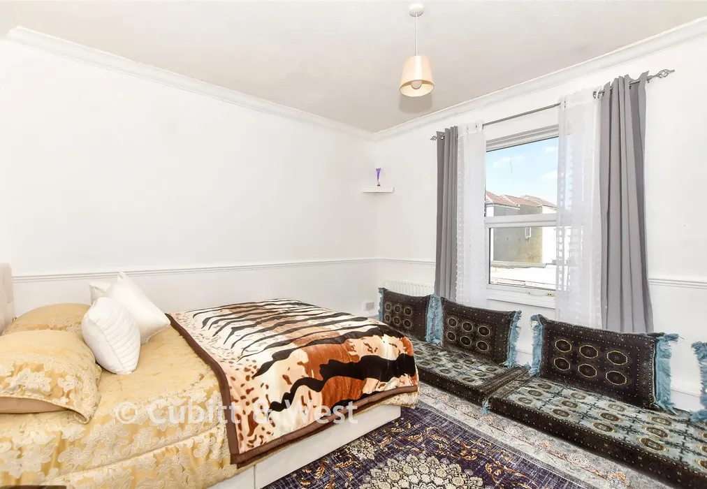 Bedroom 2 - Winchester Road, Portsmouth, Hampshire - Wards of Kent
