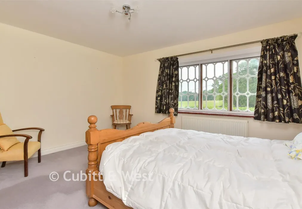 Bedroom 1 - Dallas Lane, Barcombe, Lewes, East Sussex - Wards of Kent