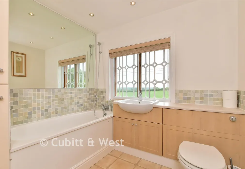 Bathroom - Dallas Lane, Barcombe, Lewes, East Sussex - Wards of Kent