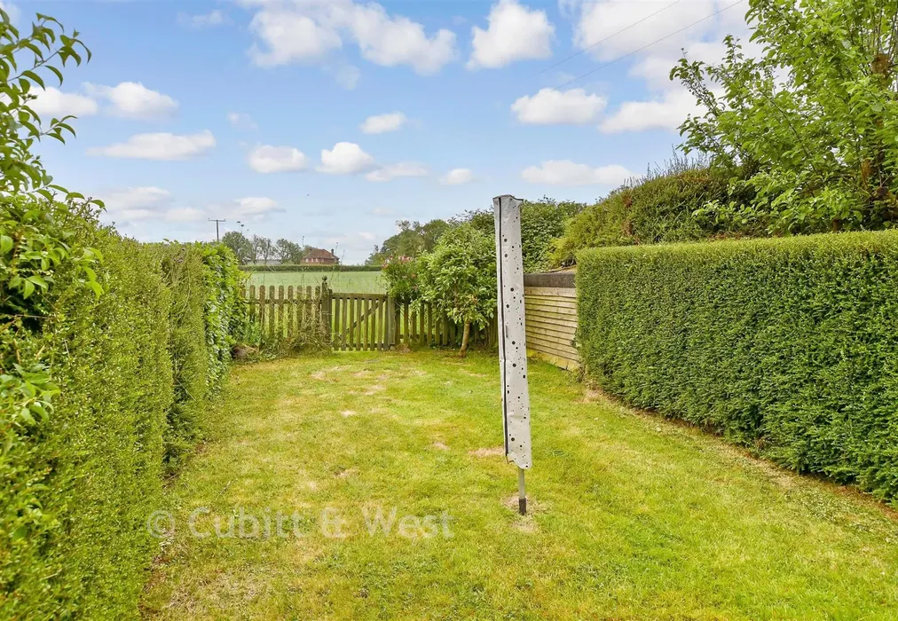 Rear Garden - Dallas Lane, Barcombe, Lewes, East Sussex - Wards of Kent