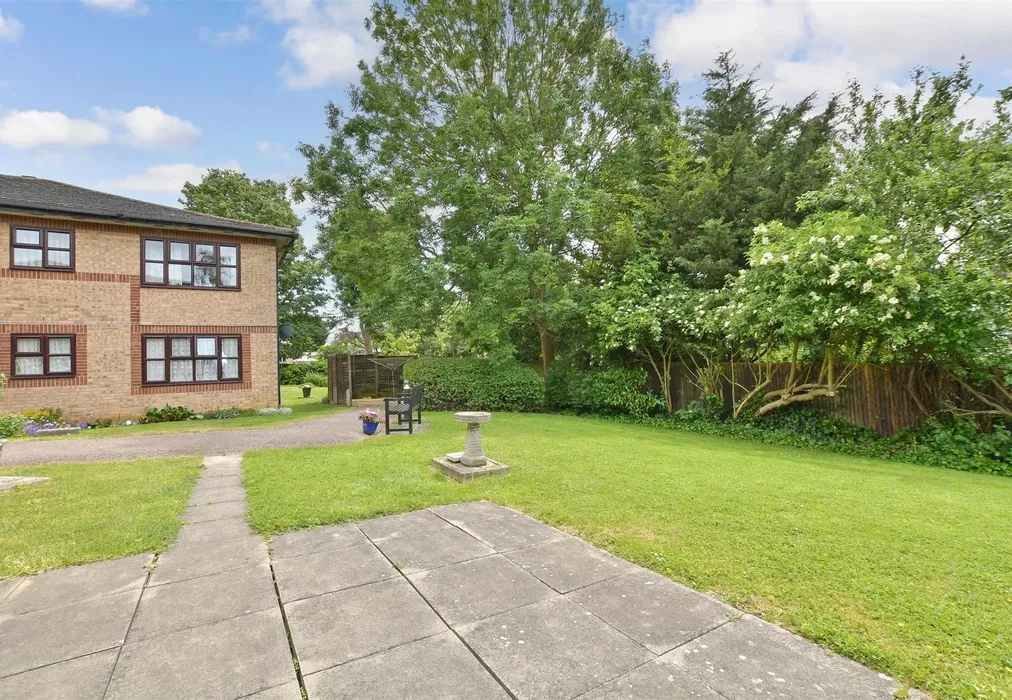 Communal Gardens - Abbs Cross Gardens, Hornchurch, Essex - Wards of Kent