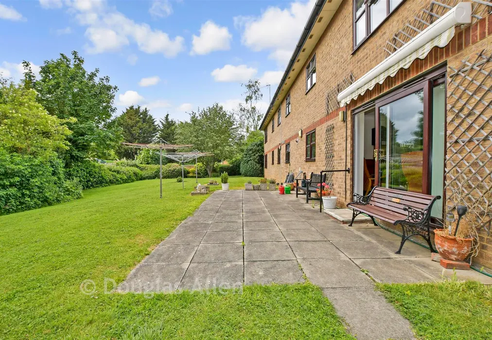 Communal Gardens - Abbs Cross Gardens, Hornchurch, Essex - Wards of Kent