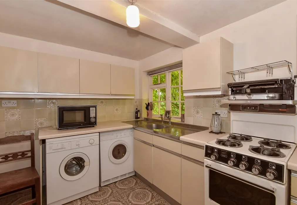 Kitchen - Chart Road, Sutton Valence, Maidstone, Kent - Wards of Kent