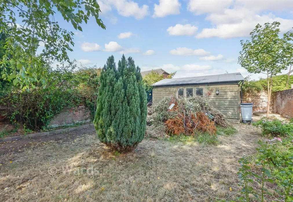 Communal Gardens - High Street, Hadlow, Tonbridge, Kent - Wards of Kent