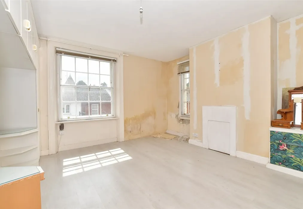 Bedroom 1 - High Street, Hadlow, Tonbridge, Kent - Wards of Kent