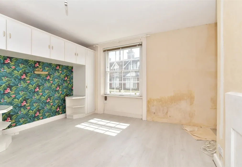 Bedroom 1 - High Street, Hadlow, Tonbridge, Kent - Wards of Kent
