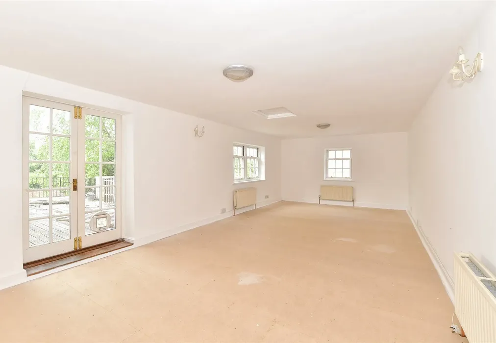 Lounge/ Diner - High Street, Hadlow, Tonbridge, Kent - Wards of Kent