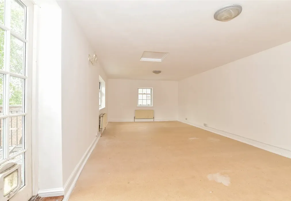 Lounge/ Diner - High Street, Hadlow, Tonbridge, Kent - Wards of Kent