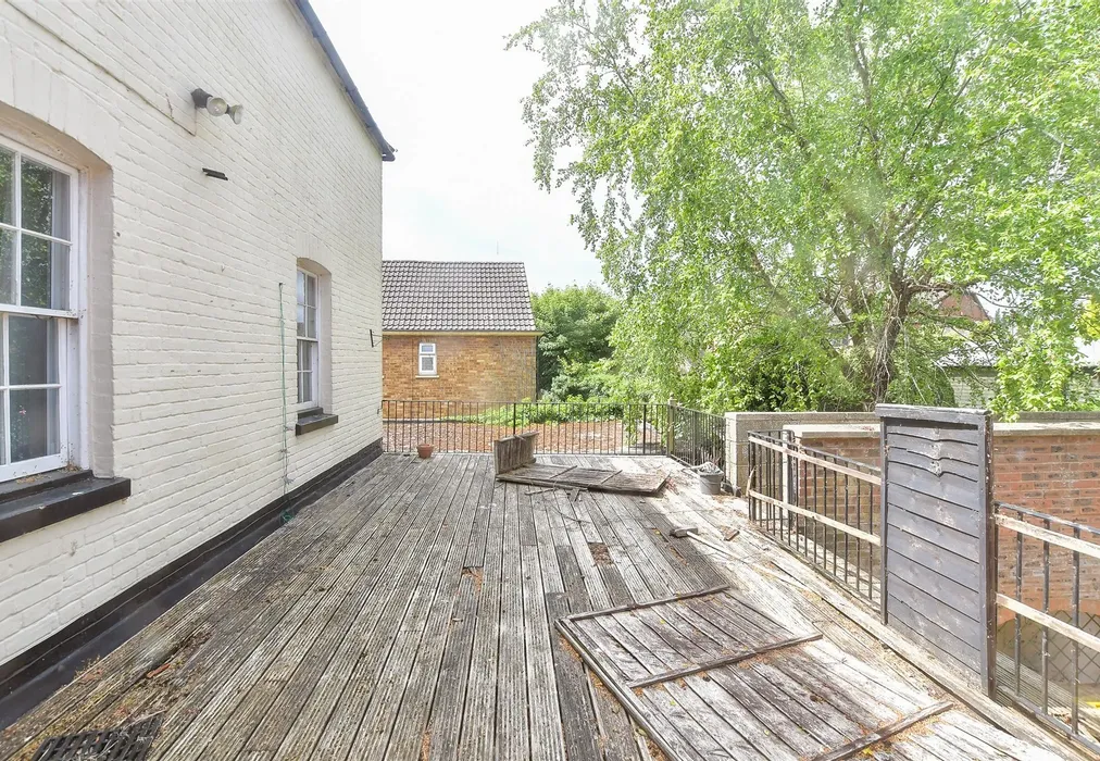 Balcony - High Street, Hadlow, Tonbridge, Kent - Wards of Kent