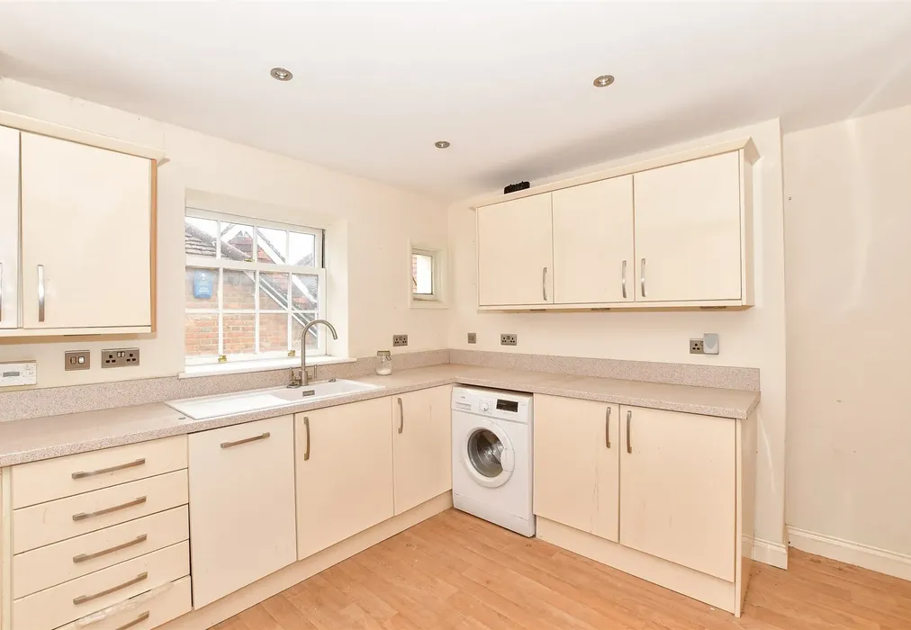 Kitchen - High Street, Hadlow, Tonbridge, Kent - Wards of Kent