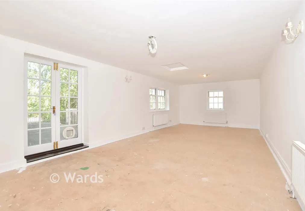 Lounge/Diner - High Street, Hadlow, Tonbridge, Kent - Wards of Kent