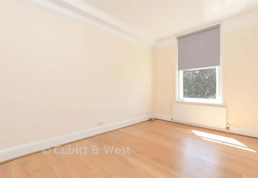 Bedroom - Doods Road, Reigate, Surrey - Wards of Kent