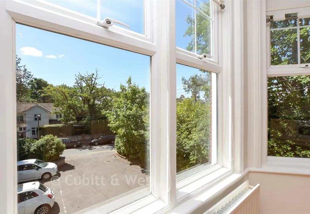Internal Lifestyle Photograph - Doods Road, Reigate, Surrey - Wards of Kent