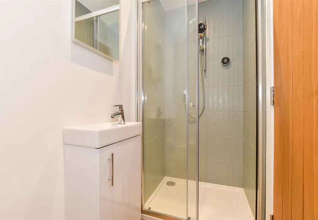 Shower Room - Dane Road, Margate, Kent - Wards of Kent