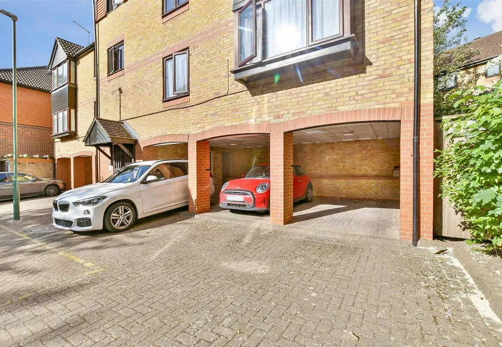 Driveway/Parking - Cliffe Walk, Sutton, Surrey - Wards of Kent
