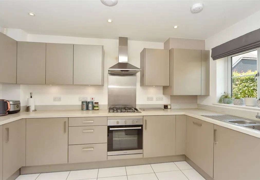 Kitchen - Haffenden Avenue, Sittingbourne, Kent - Wards of Kent
