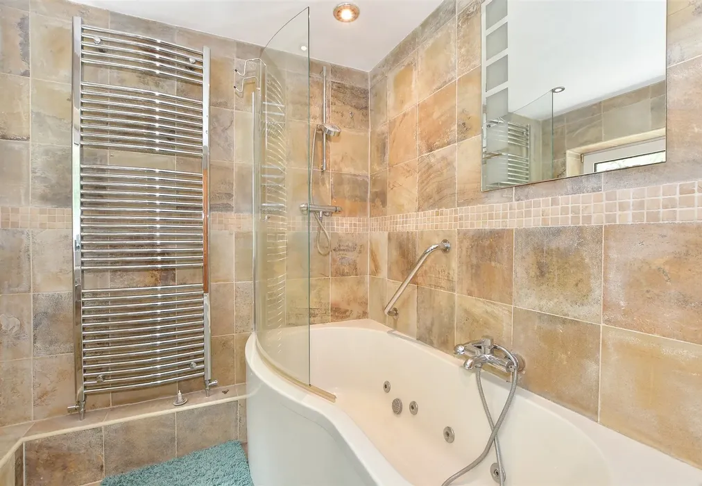 Bathroom - Latimer Close, Crawley, West Sussex - Wards of Kent