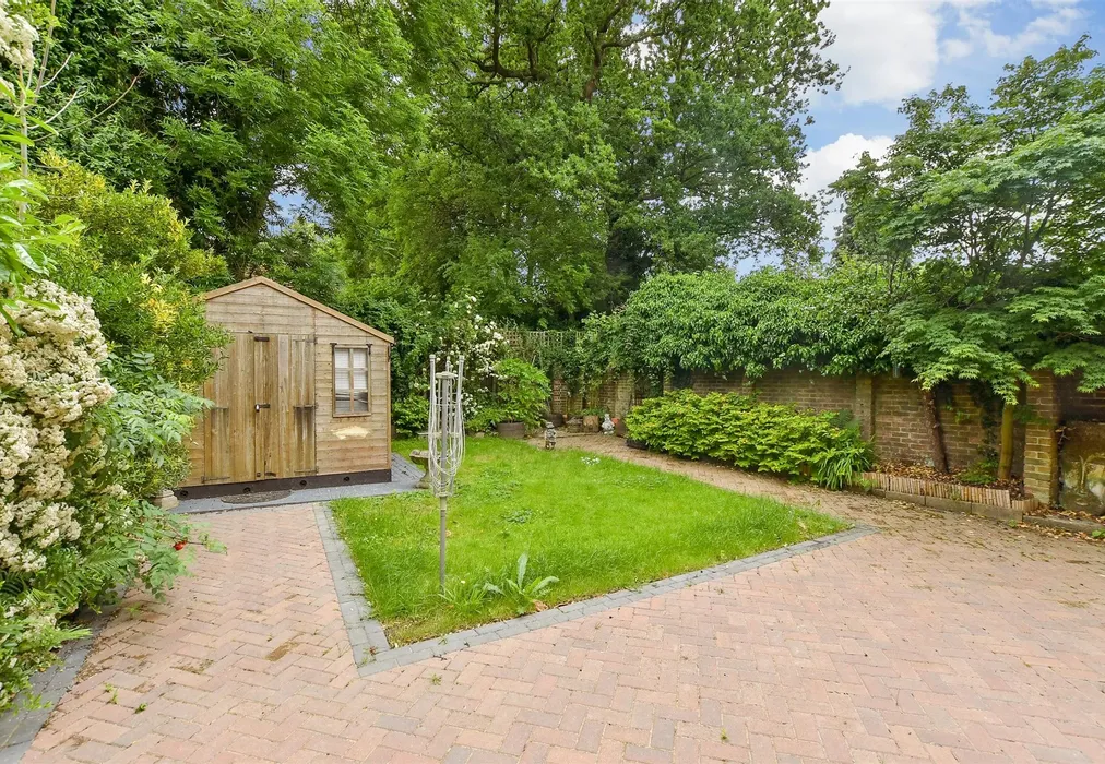 Rear Garden - Latimer Close, Crawley, West Sussex - Wards of Kent
