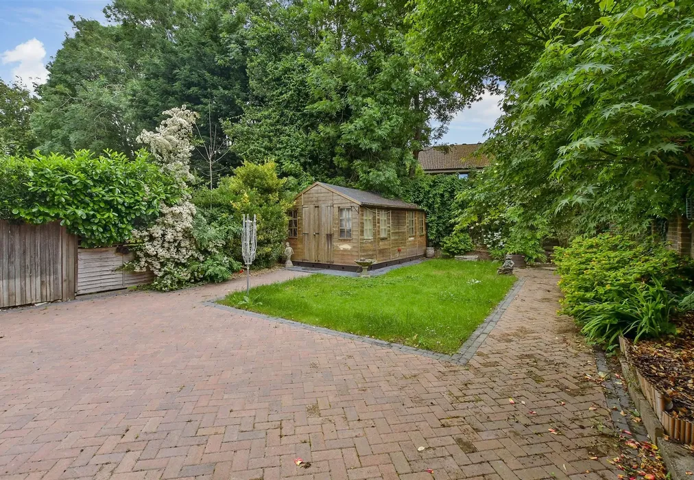 Rear Garden - Latimer Close, Crawley, West Sussex - Wards of Kent