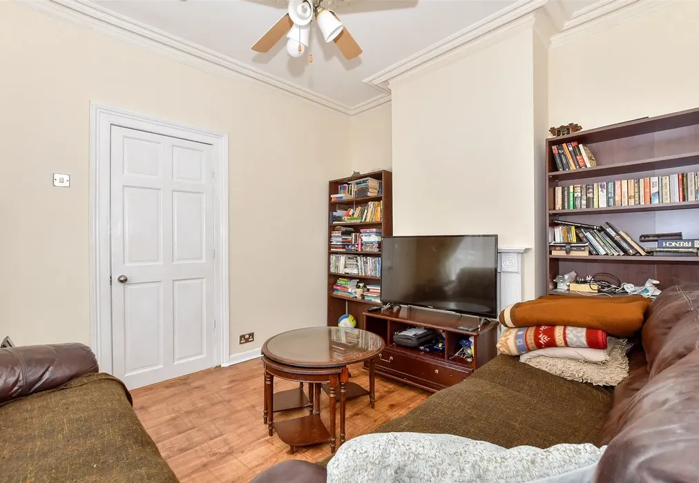 Lounge - Agincourt Road, Portsmouth, Hampshire - Wards of Kent