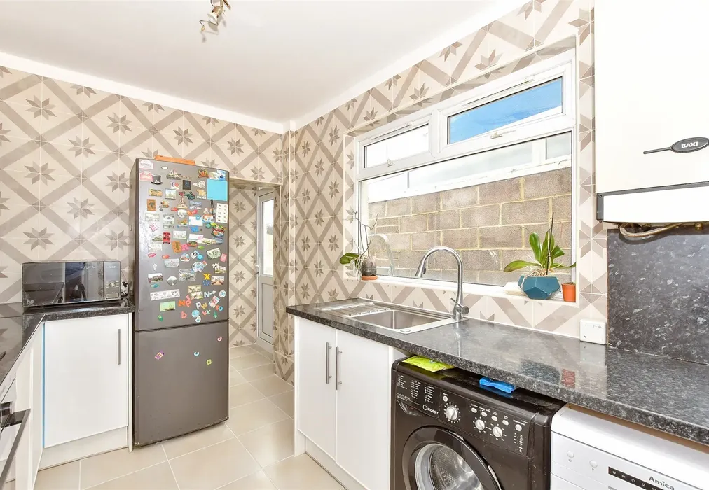 Kitchen - Agincourt Road, Portsmouth, Hampshire - Wards of Kent