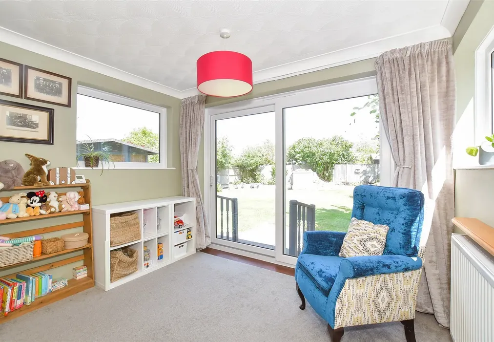 Lounge/ Diner - Poplar Grove, Hayling Island, Hampshire - Wards of Kent