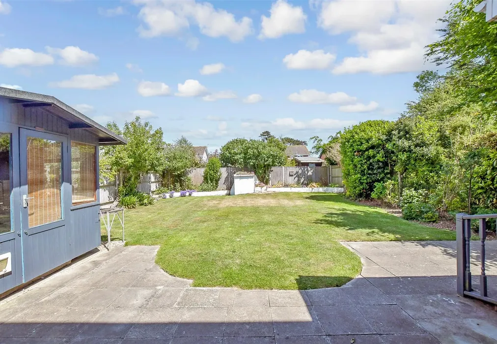 Rear Garden - Poplar Grove, Hayling Island, Hampshire - Wards of Kent