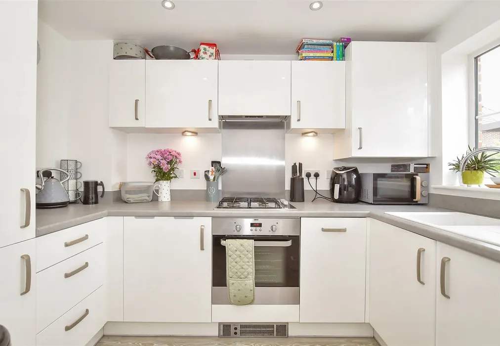 Kitchen - Bittern Way, Chichester, West Sussex - Wards of Kent